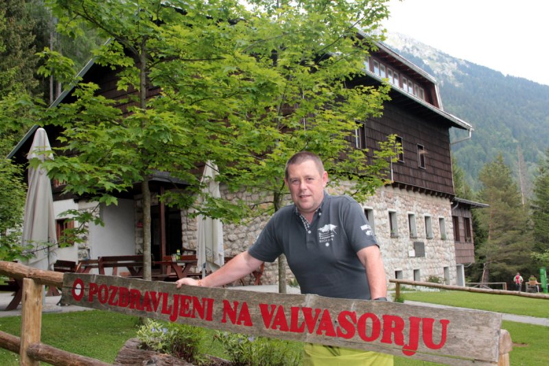 Naj planinska koča 2016 je Valvasorjev dom pod Stolom z gostoljubnim oskrbnikom in okusno hrano