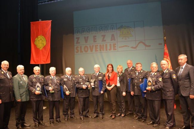 Ministrica za obrambo nagovorila gasilke in gasilce na Plenumu Gasilske zveze Slovenije v Majšperku