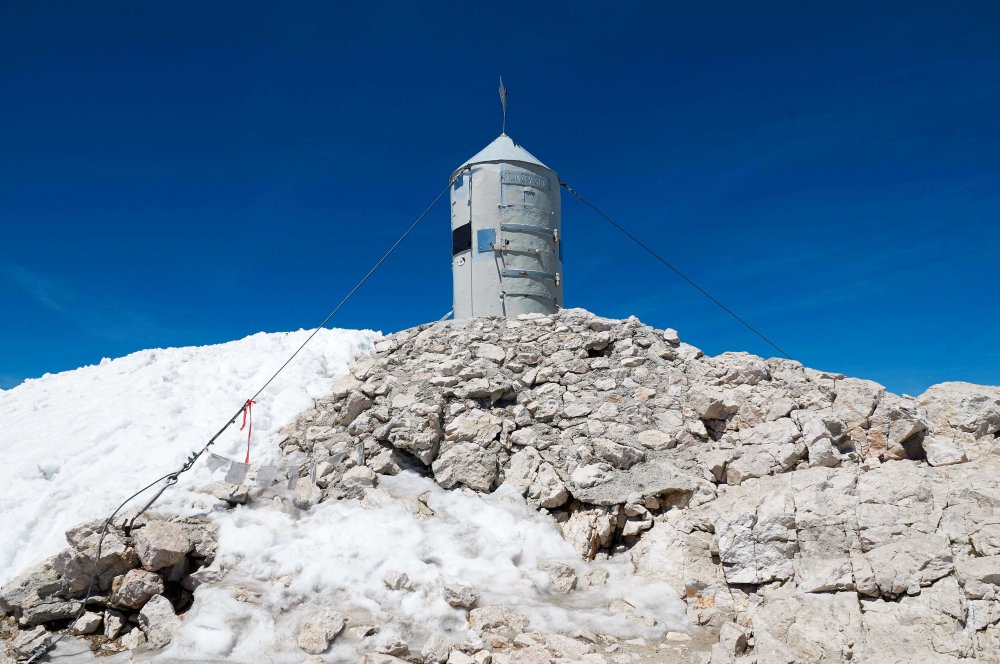 Aljažev stolp ob koncu leta 2018 romal v dolino