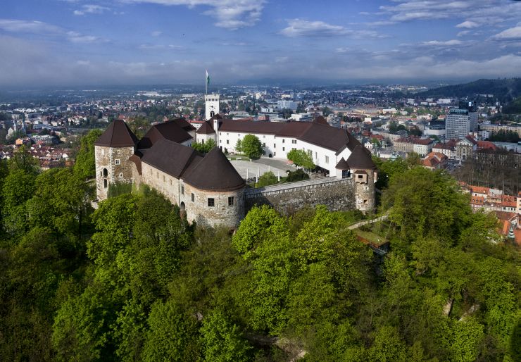 Ljubljanski grad - za svojimi zidovi ponuja preplet zgodovine in sedanjosti