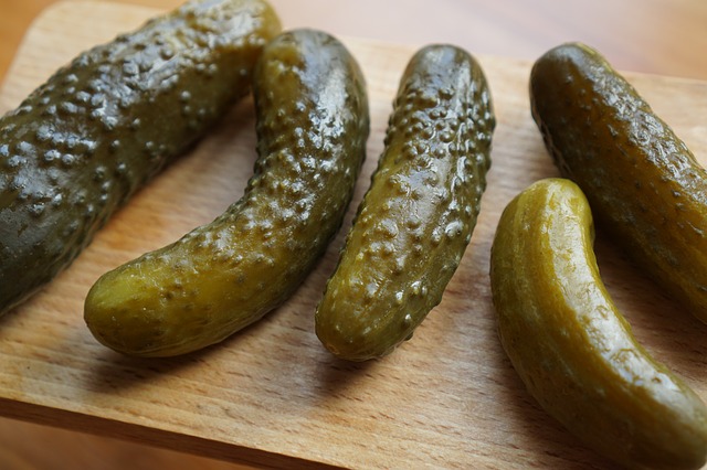 pickled-cucumbers-2201151_640