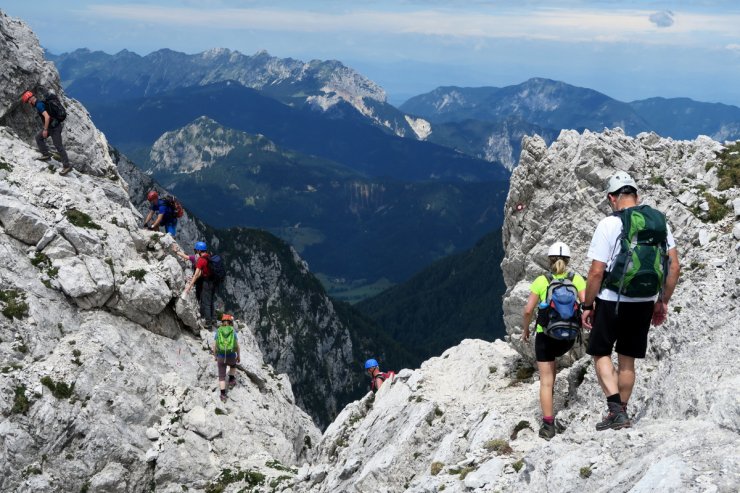 Za varnost v gorah skrbijo številni gorski vodniki in gorski reševalci