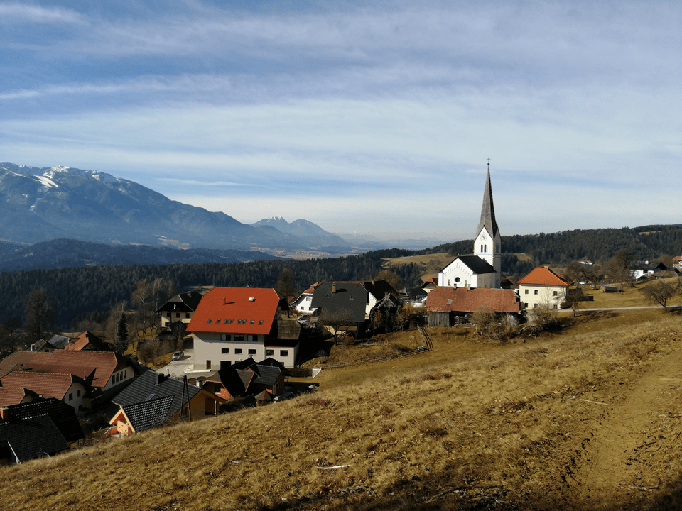 Šentanel - koroška vasica na 700 metrih