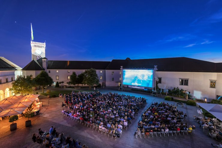 Poletje na filmskih platnih pod zvezdnatim nebom